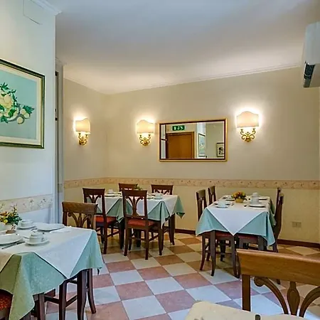 Silla Hotel 2*