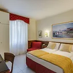 Silla Hotel 2*